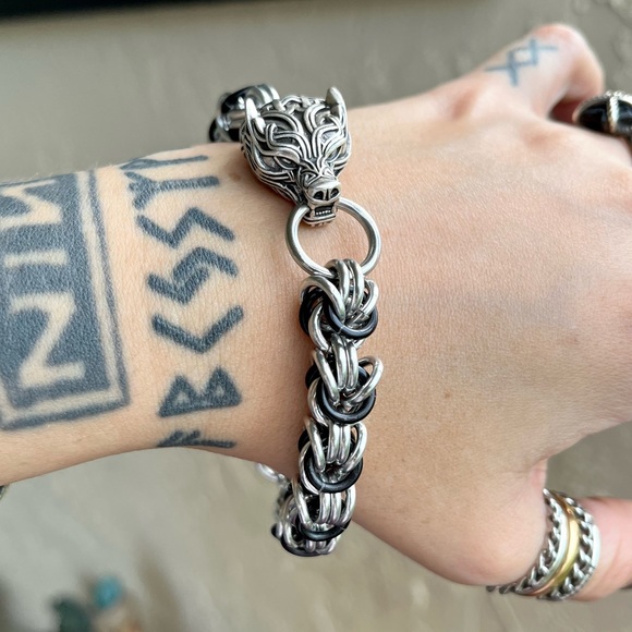 Men or women Handmade maille bracelet wolf head viking celt goth black & silver - Picture 3 of 16